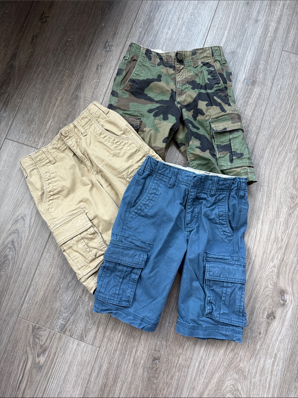 GAP Boys Cargo Shorts Set – Tan & Camo (never worn) Blue a couple x’s!